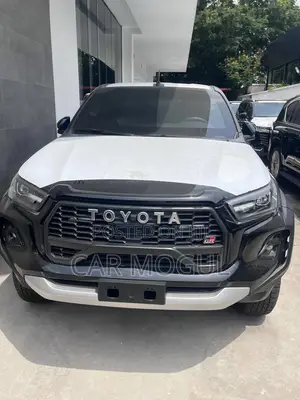 New Toyota Hilux 2025 Black