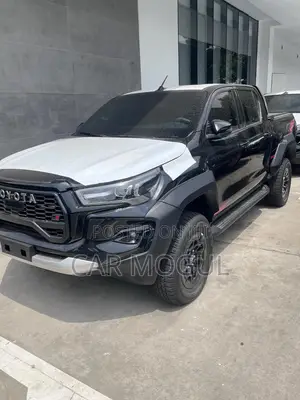 New Toyota Hilux 2025 Black