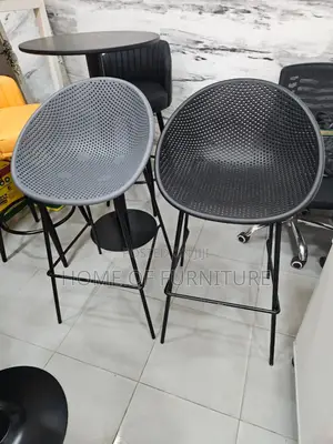 Modern Bar Stool – Comfortable Indoor Outdoor Seating – ₦85,000