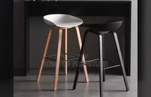 Modern Bar Stool – Comfortable Indoor Outdoor Seating – ₦60,000