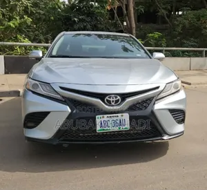 Toyota Camry SE FWD 2020 Silver