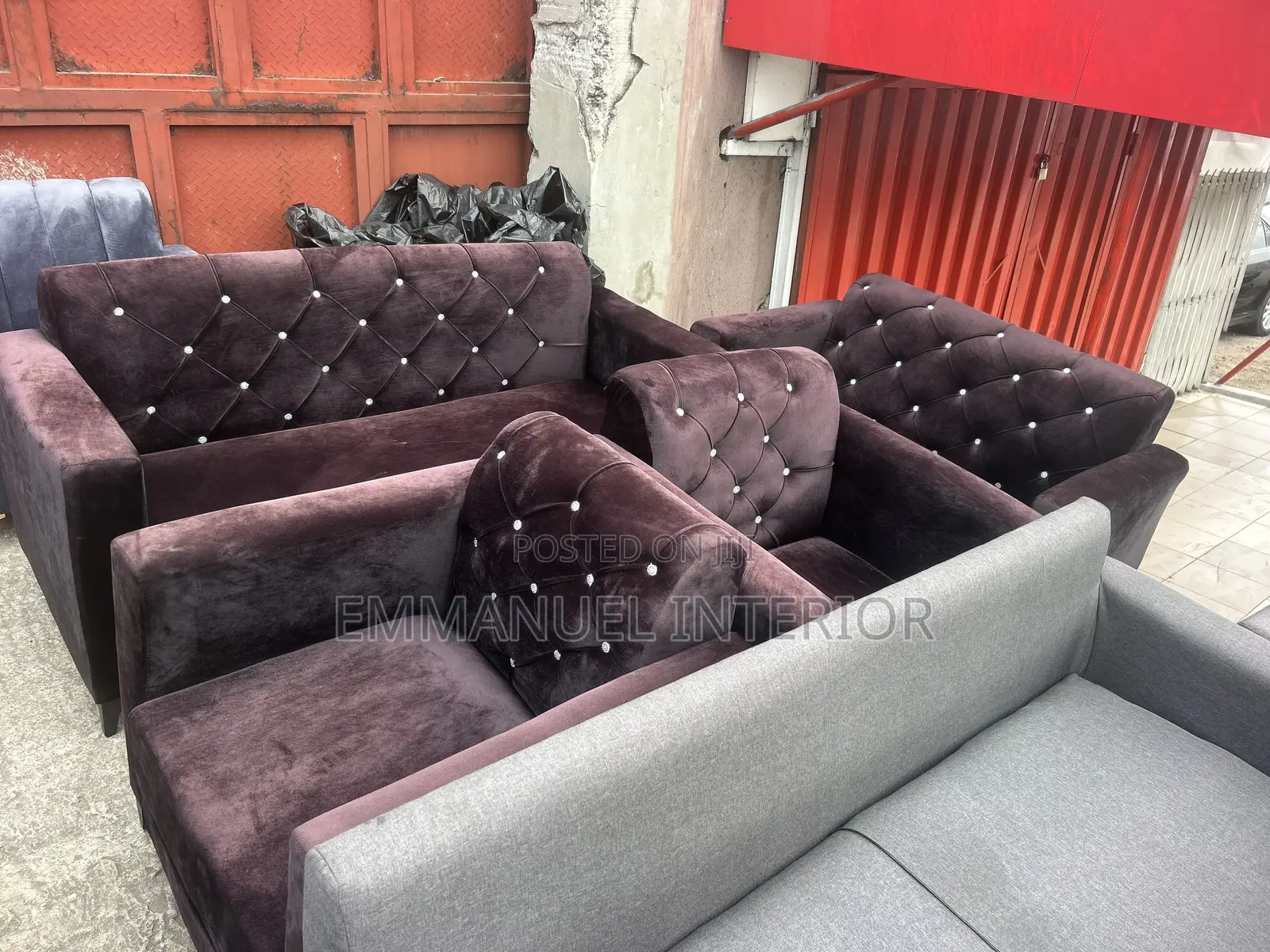 A 7 Seater Velvet Button Chair