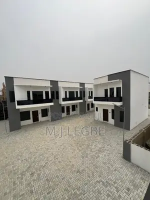 3bdrm Duplex in Lbs, Ajah for sale