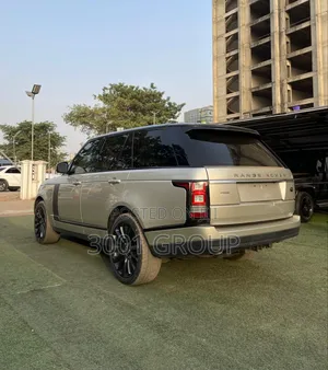 Land Rover Range Rover Vogue 2016 Gold