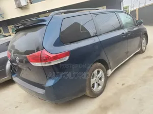 Toyota Sienna 2011 Blue