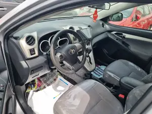 Toyota Matrix S Hatchback FWD (2.4L 4cyl 5A) 2013 Silver