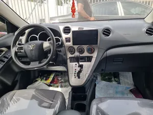 Toyota Matrix S Hatchback FWD (2.4L 4cyl 5A) 2013 Silver
