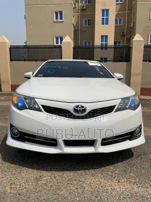 Toyota Camry SE V6 4dr Sedan (3.5L 6cyl 6A) 2013 White