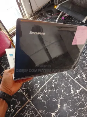 Laptop Lenovo 4GB HDD+SSD 320GB