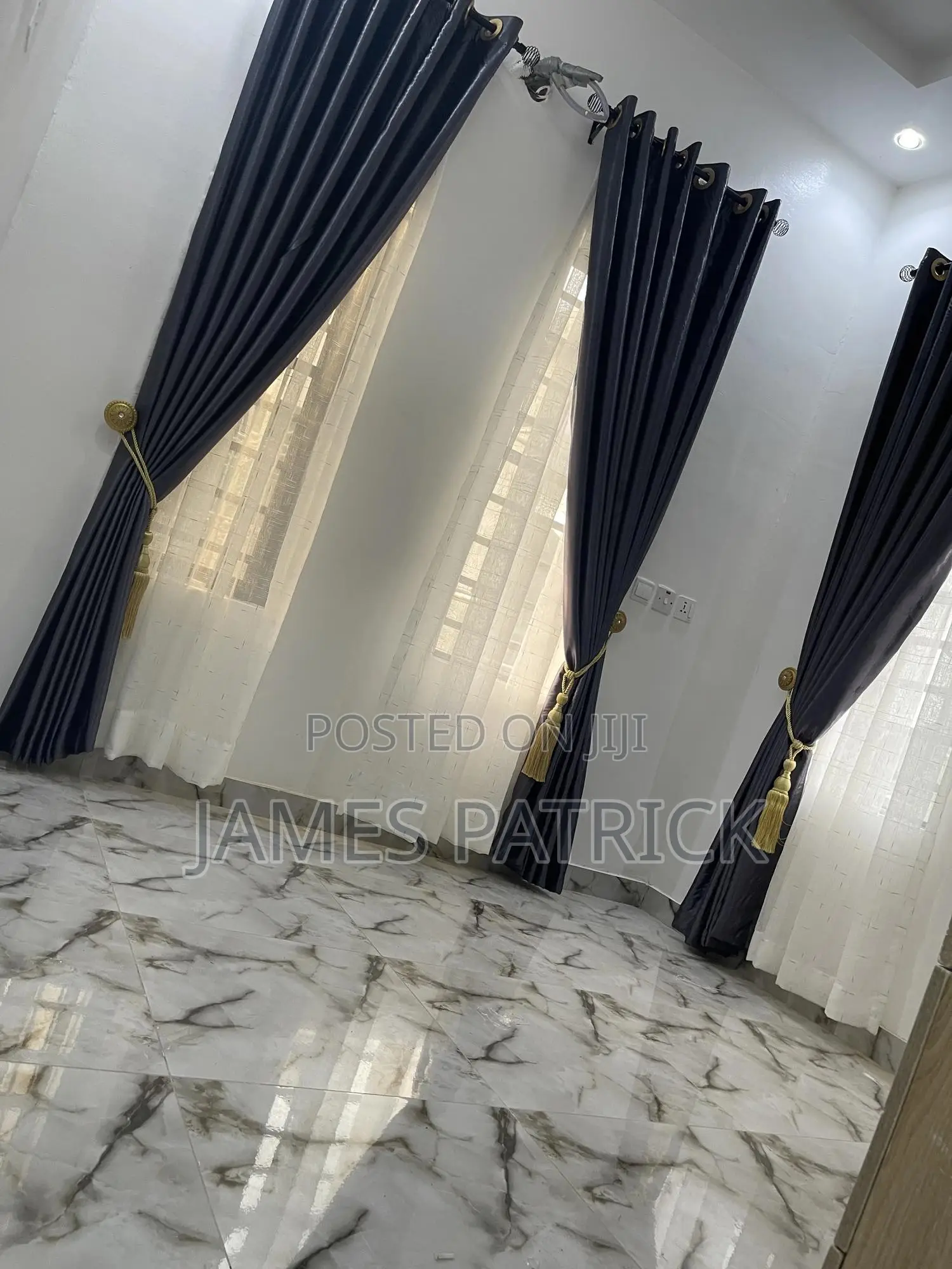 Curtain Man
