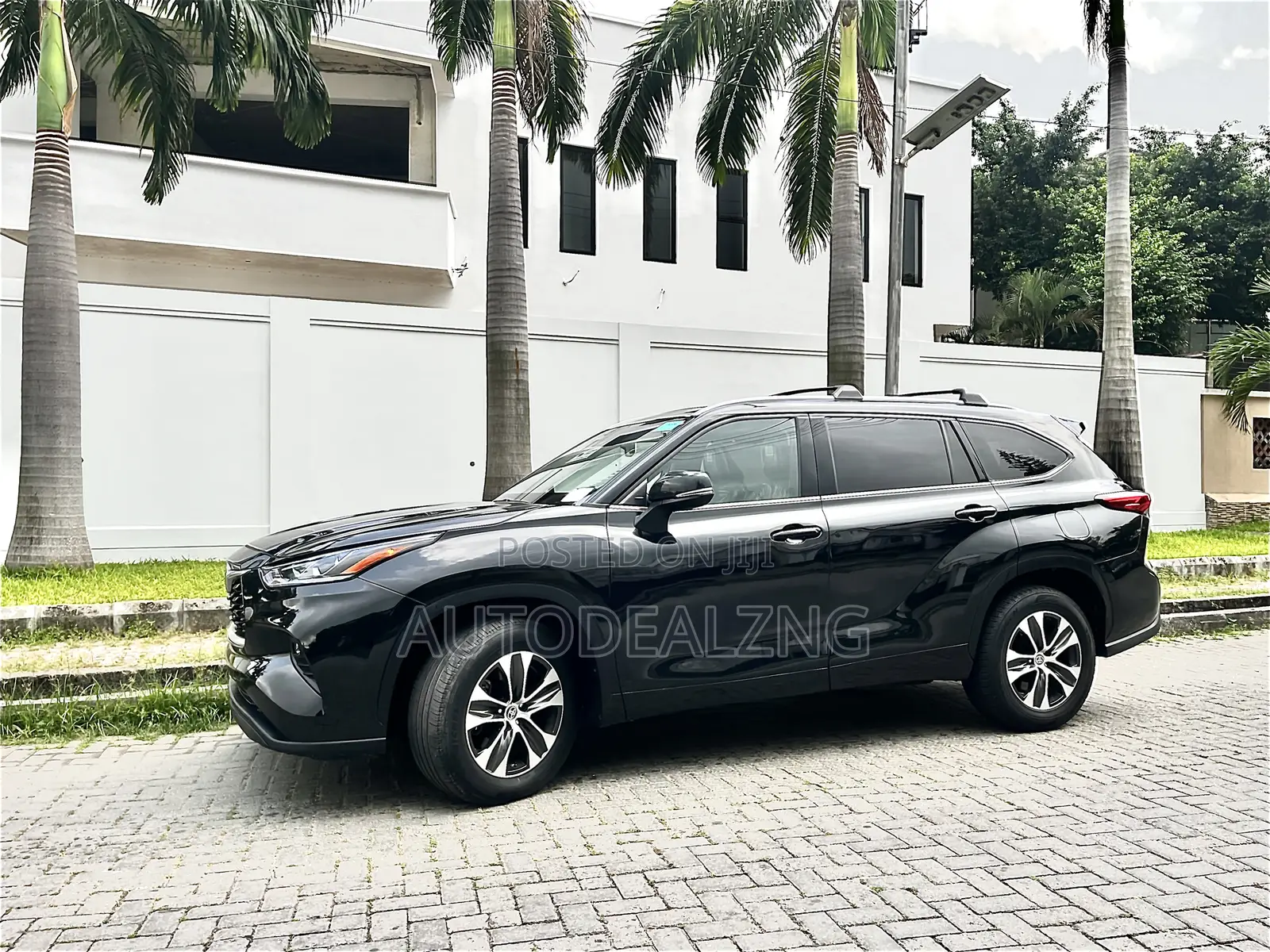 Toyota Highlander XLE 2022 Black