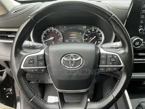 Toyota Highlander XLE 2022 Black