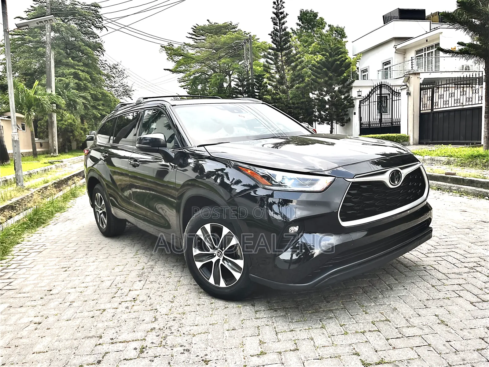 Toyota Highlander XLE 2022 Black