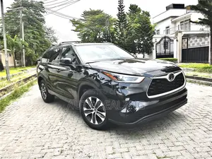Toyota Highlander XLE 2022 Black
