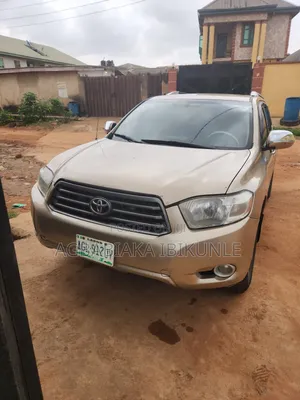 Toyota Highlander V6 2009 Gold