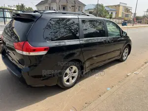 Toyota Sienna 2013 Black