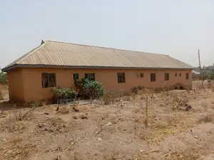 5bdrm Apartment in Akuma Anhyura Street, Makurdi for sale