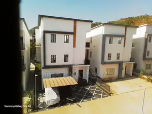 5bdrm Duplex in Kado Lifecamp for sale