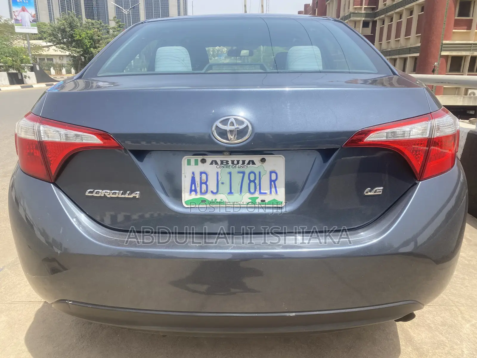 2015 Toyota Corolla LE 4dr Sedan (1.8L 4cyl CVT)