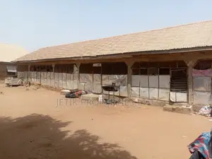 6bdrm Apartment in Yina Junction, Makurdi for sale