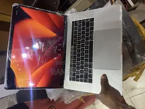 Laptop Apple MacBook Pro 2017 16GB Intel Core i7 SSD 512GB