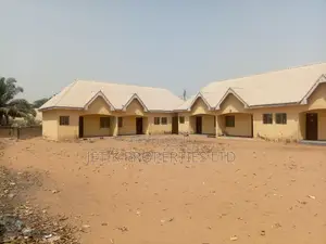 6bdrm Apartment in Yina Junction, Makurdi for sale