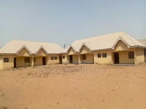 6bdrm Apartment in Yina Junction, Makurdi for sale