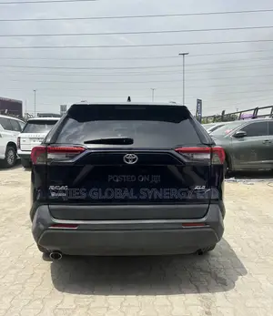 Toyota RAV4 XLE Premium FWD 2019 Blue
