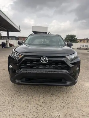 Toyota RAV4 LE 2021 Black