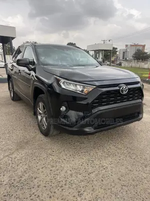 Toyota RAV4 LE 2021 Black