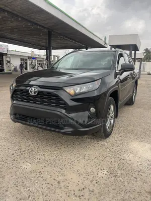 Toyota RAV4 LE 2021 Black