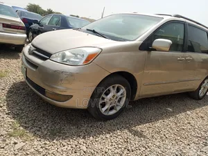 Toyota Sienna 2007 Gold