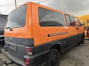 Volkswagen Transporter 2005 Orange