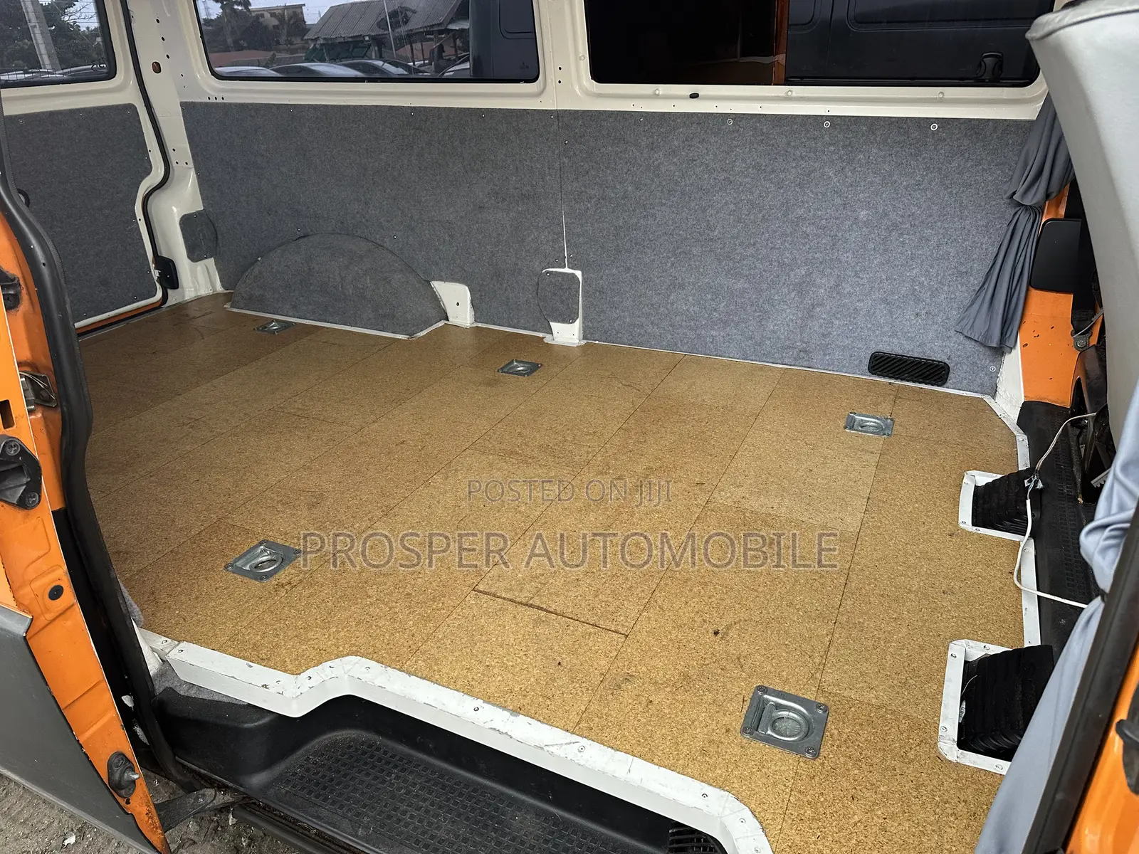 Volkswagen Transporter 2005 Orange