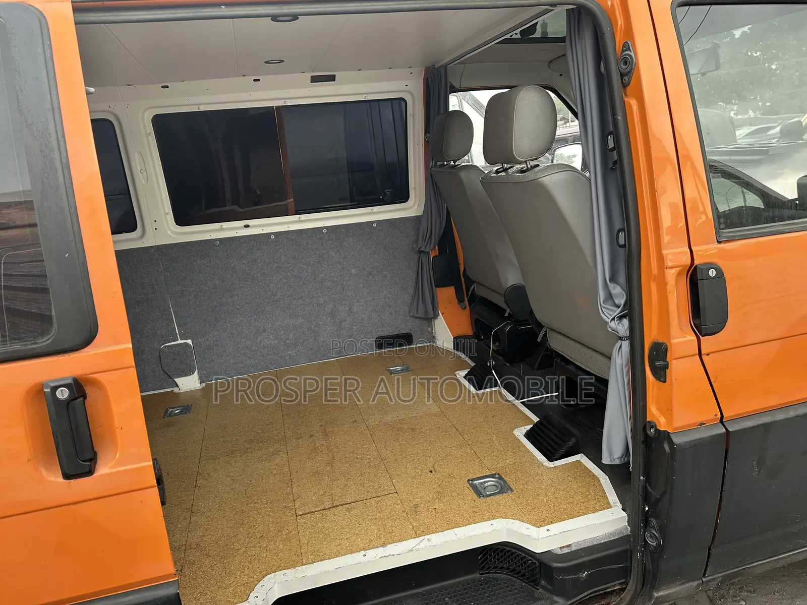 Volkswagen Transporter 2005 Orange