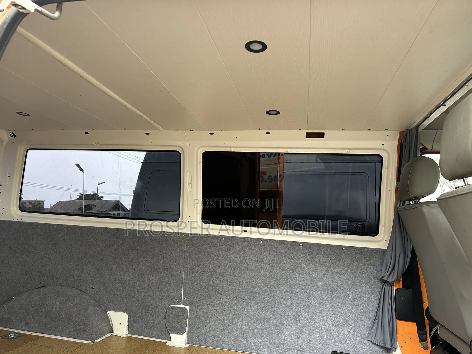 Volkswagen Transporter 2005 Orange
