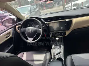 Toyota Corolla LE Eco (1.8L 4cyl 2A) 2018 White