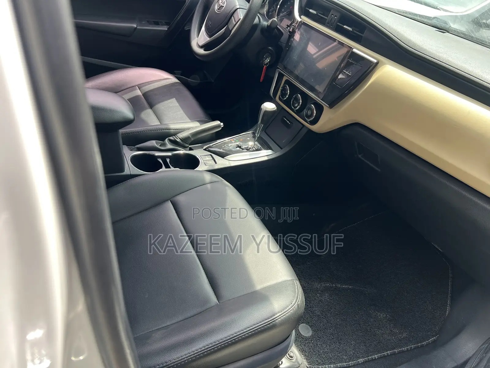 Toyota Corolla LE Eco (1.8L 4cyl 2A) 2018 White