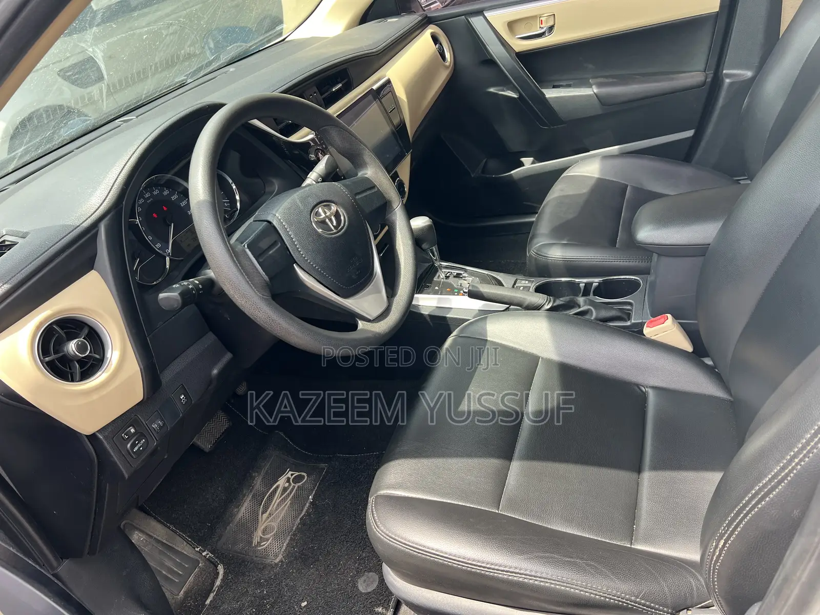 Toyota Corolla LE Eco (1.8L 4cyl 2A) 2018 White