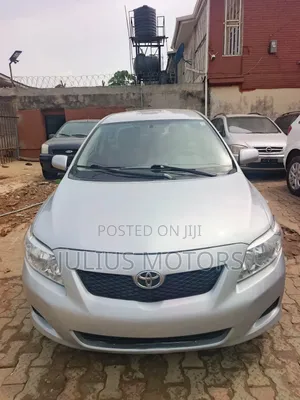 Toyota Corolla Base 4dr Sedan (1.8L 4cyl 5M) 2010 Silver