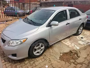 Toyota Corolla Base 4dr Sedan (1.8L 4cyl 5M) 2010 Silver