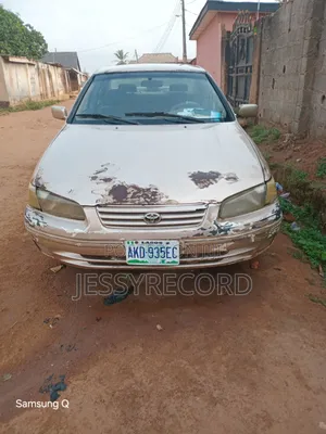 Toyota Camry Automatic 1999 Silver