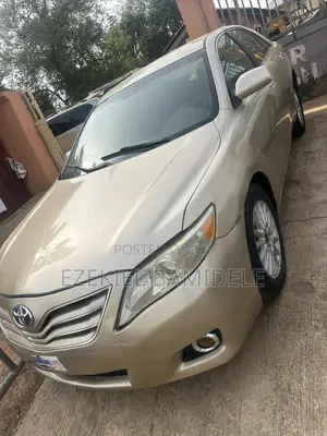 Toyota Camry LE 4dr Sedan (2.5L 4cyl 6AM) 2010 Gold