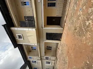 3bdrm Block of Flats in Ogumenyi, Benin City for sale