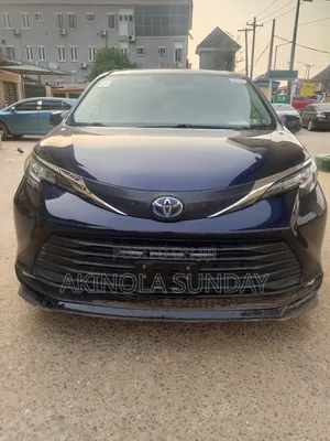 Toyota Sienna 2022 Blue