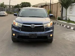 Toyota Highlander LE V6 4x4 (3.5L 6cyl 6A) 2016 Blue