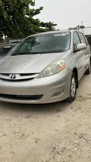 Toyota Sienna 2006 Silver