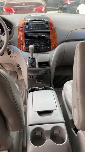 Toyota Sienna 2006 Silver