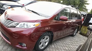 Toyota Sienna 2015 Red