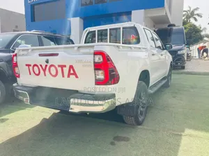 New Toyota Hilux 2025 White
